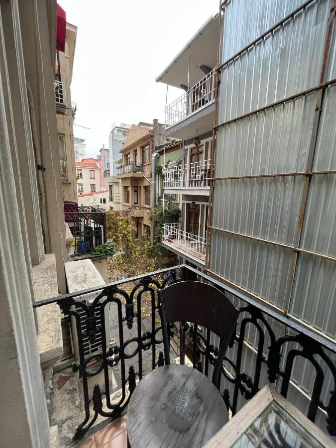 Chambers Of The Boheme Hostel *