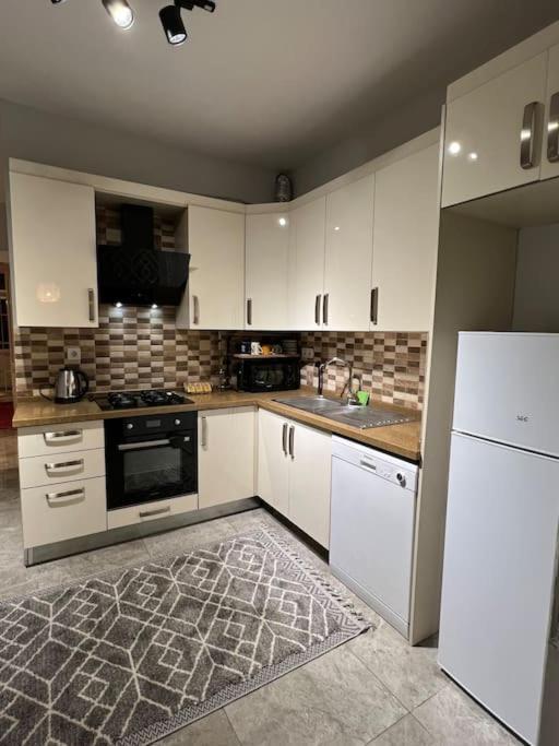 Apartment Peaceful And Perfectly Located In Cihangir