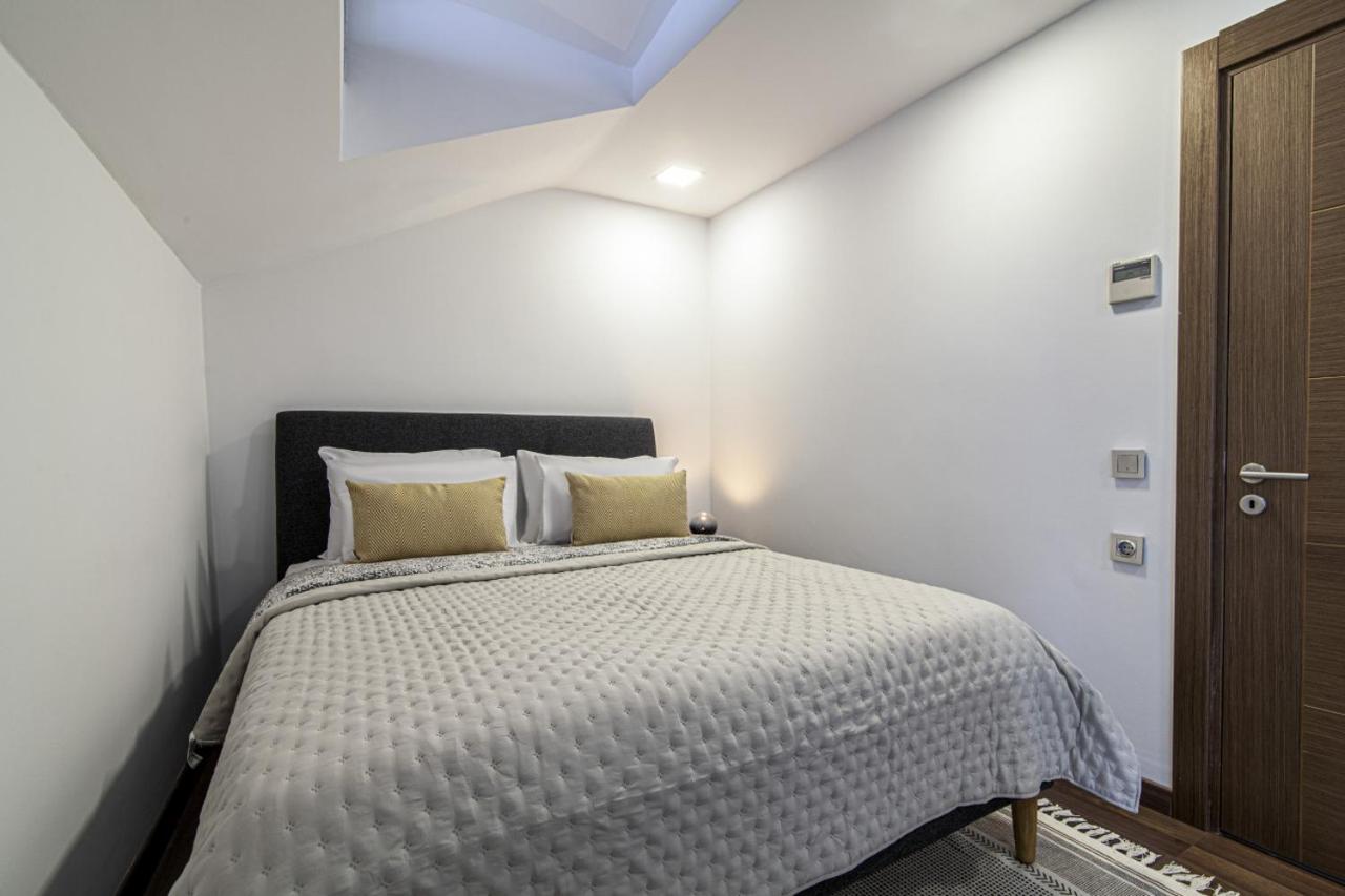 Sleek Flat With Great Location In Sisli *