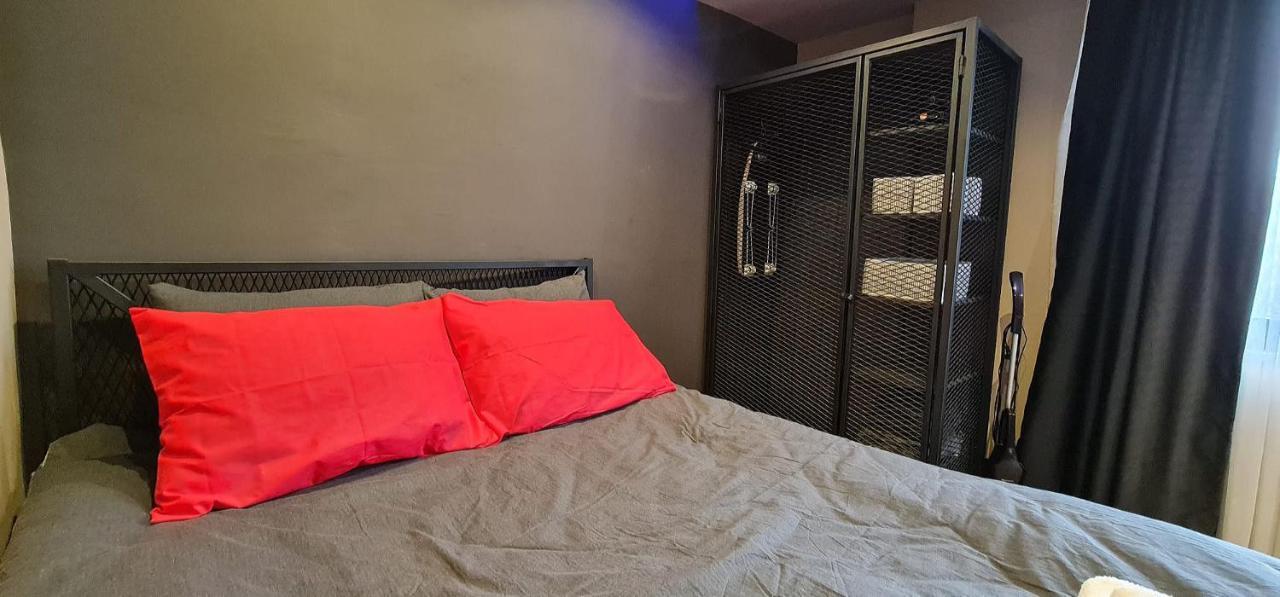 Thalia Apartment