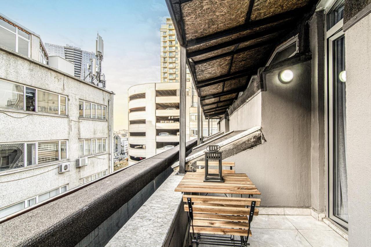 Fully Furnished Flat With Balcony In Sisli