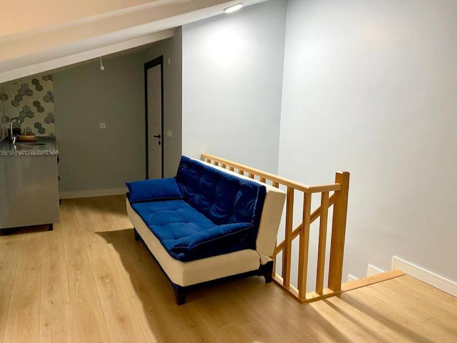 Modern , Spacious, Duplex Apartment *