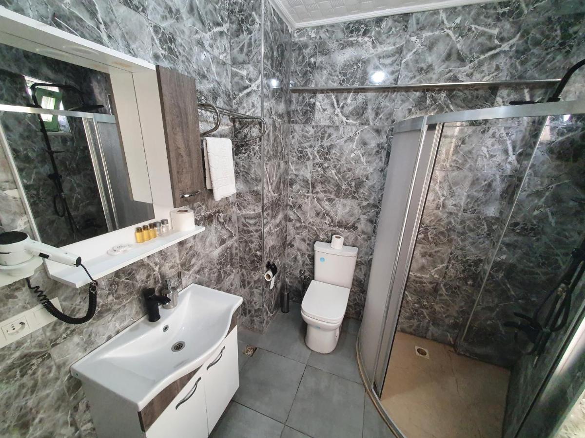 Omega Luxx Hotel 3*
