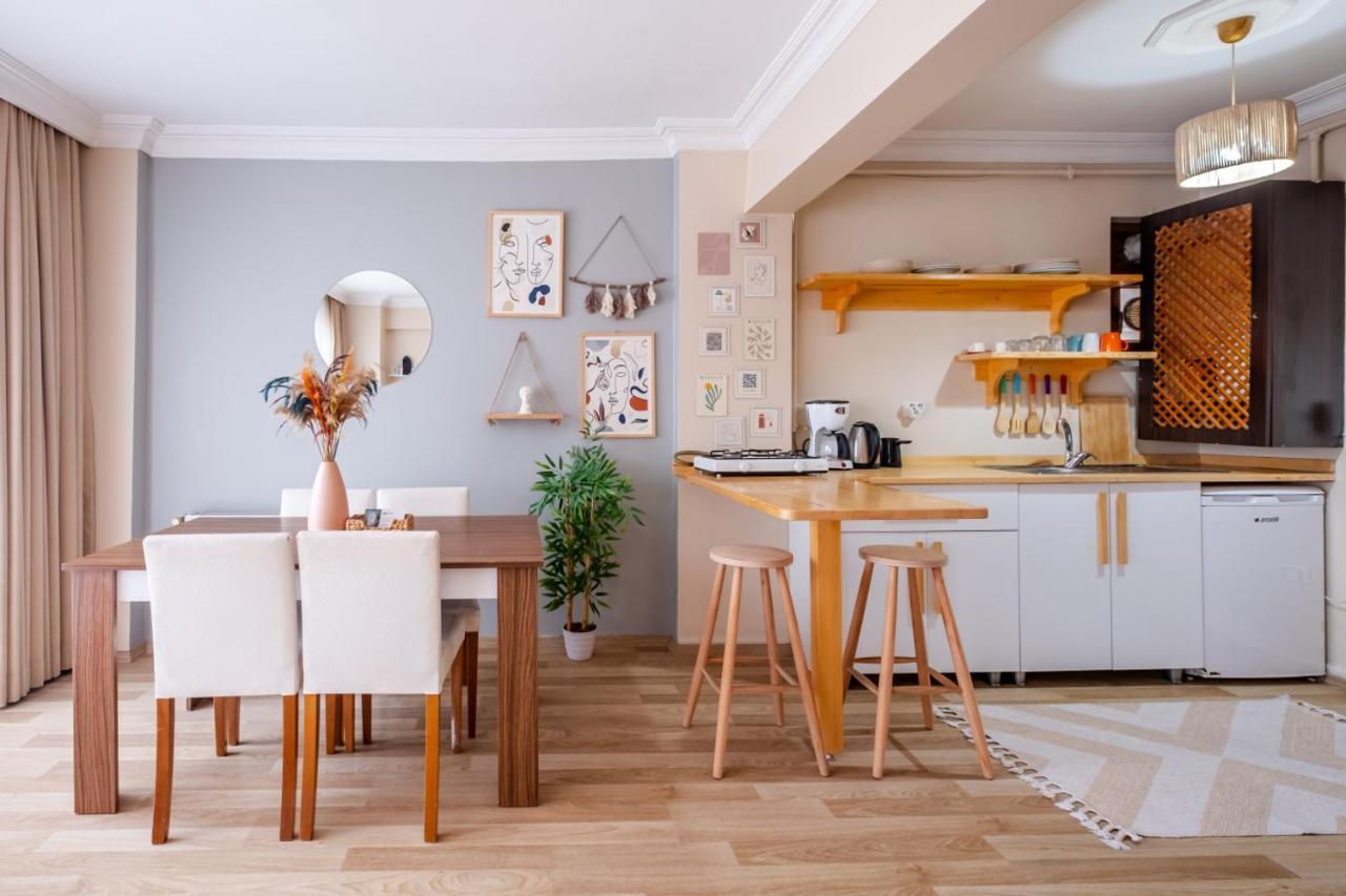 Apartment Colorful Modern Flat With View 5-min Walk To Istiklal Avenue In Beyoglu Istanbul
