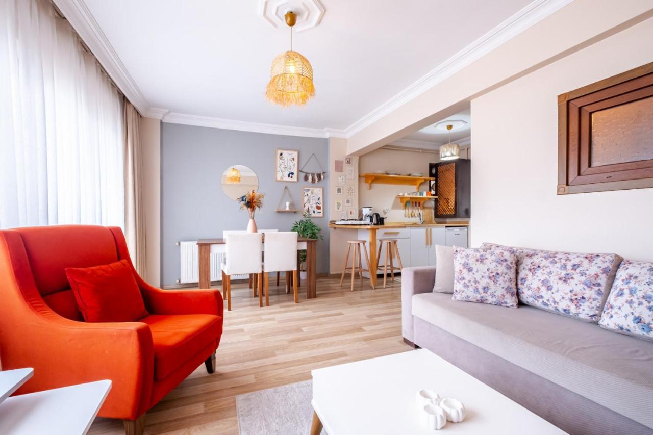 Colorful Modern Flat With View 5-min Walk To Istiklal Avenue In Beyoglu *