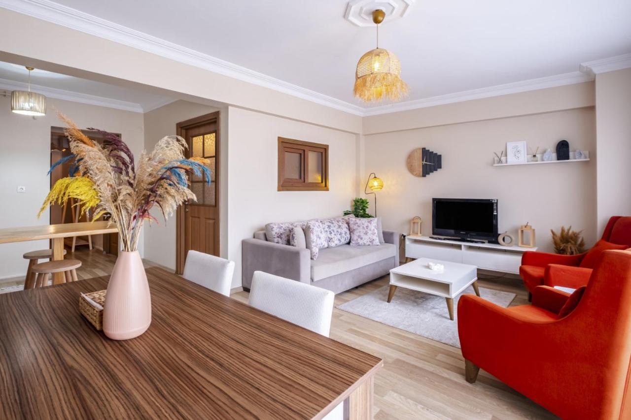 Apartment Colorful Modern Flat With View 5-min Walk To Istiklal Avenue In Beyoglu