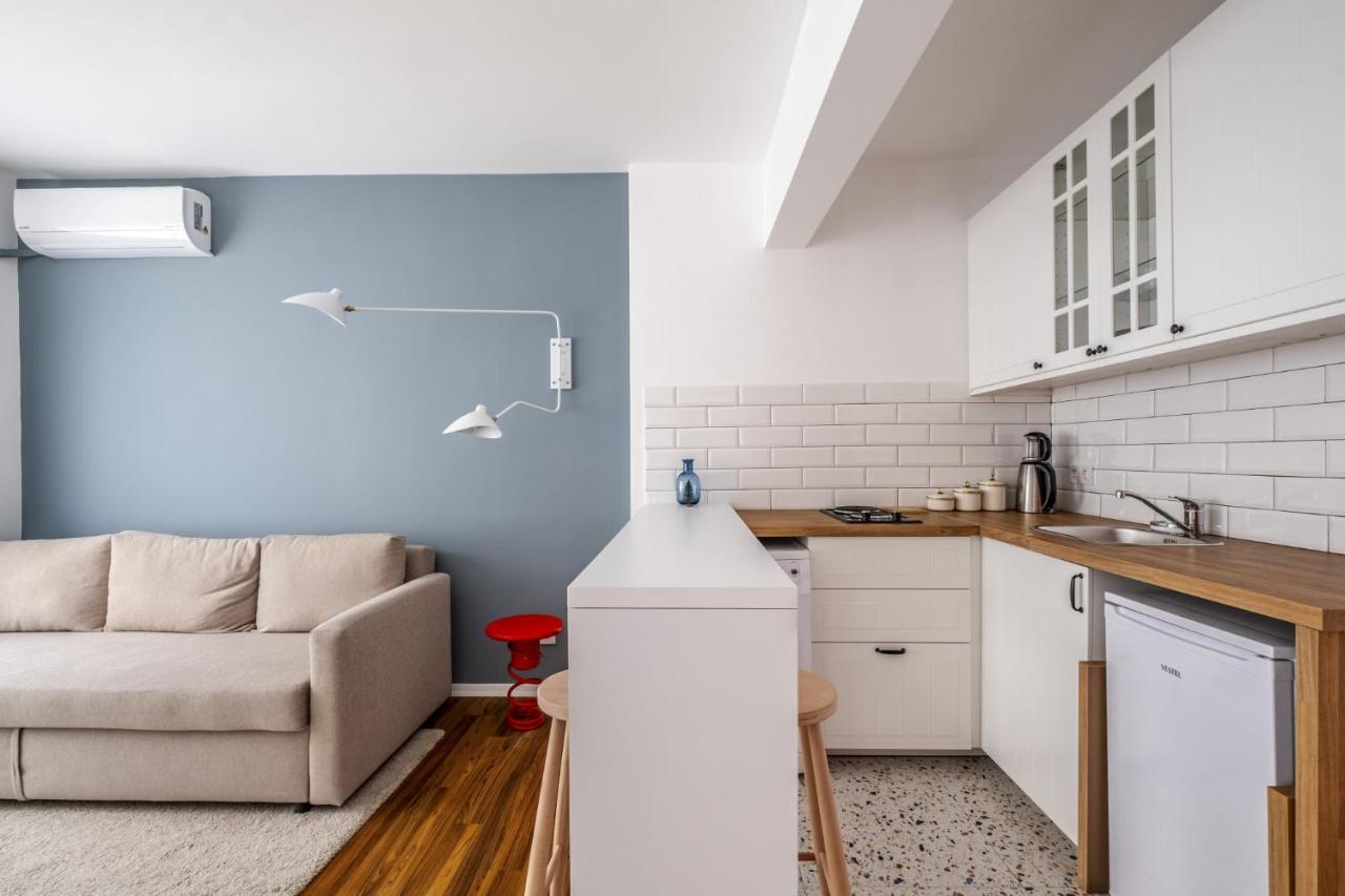 Sleek Studio Flat With Central Location In Kadikoy *