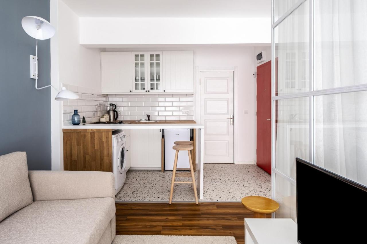 Sleek Studio Flat With Central Location In Kadikoy *