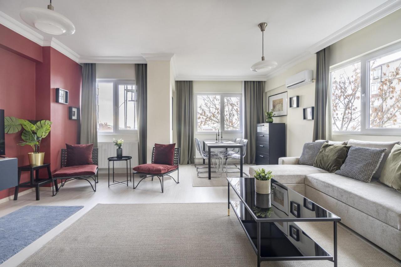 Modern Flat With Balcony On Bagdat Street Apartment