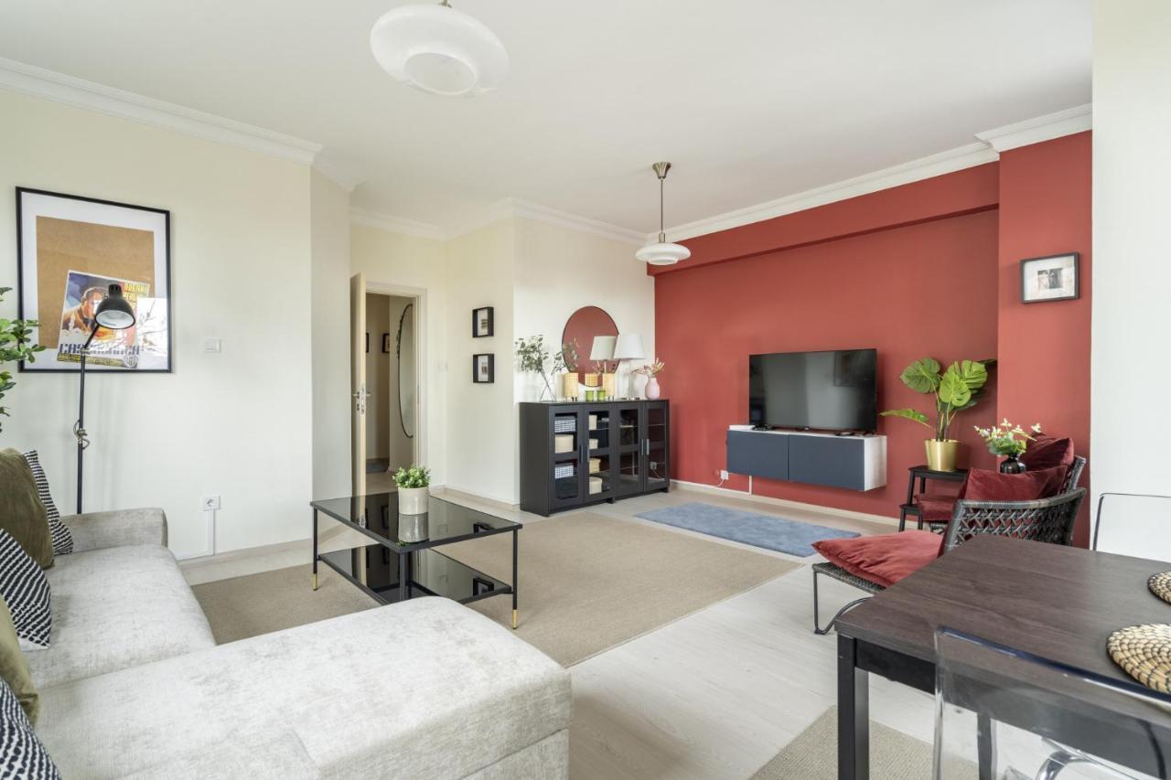 Modern Flat With Balcony On Bagdat Street *