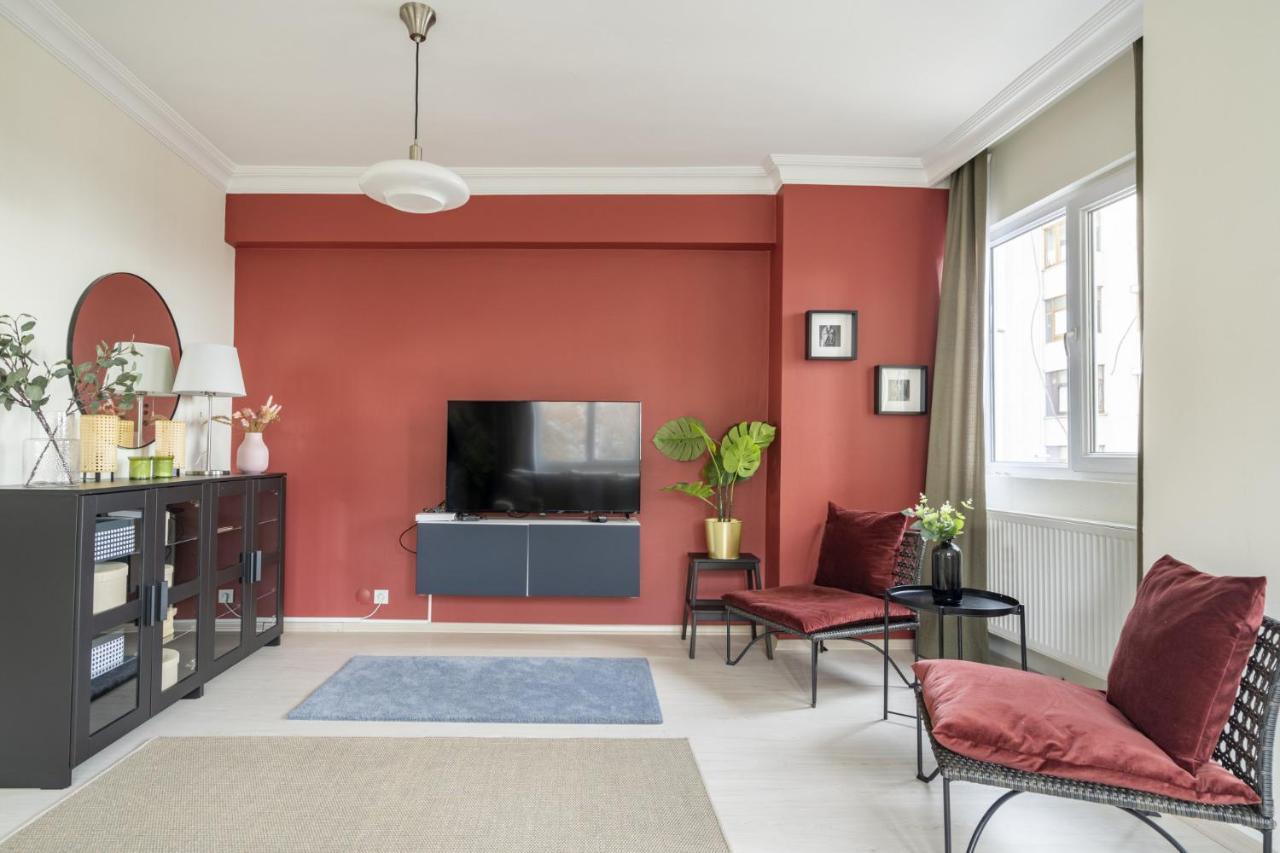 Modern Flat With Balcony On Bagdat Street *