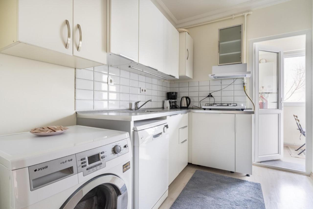 Modern Flat With Balcony On Bagdat Street Istanbul