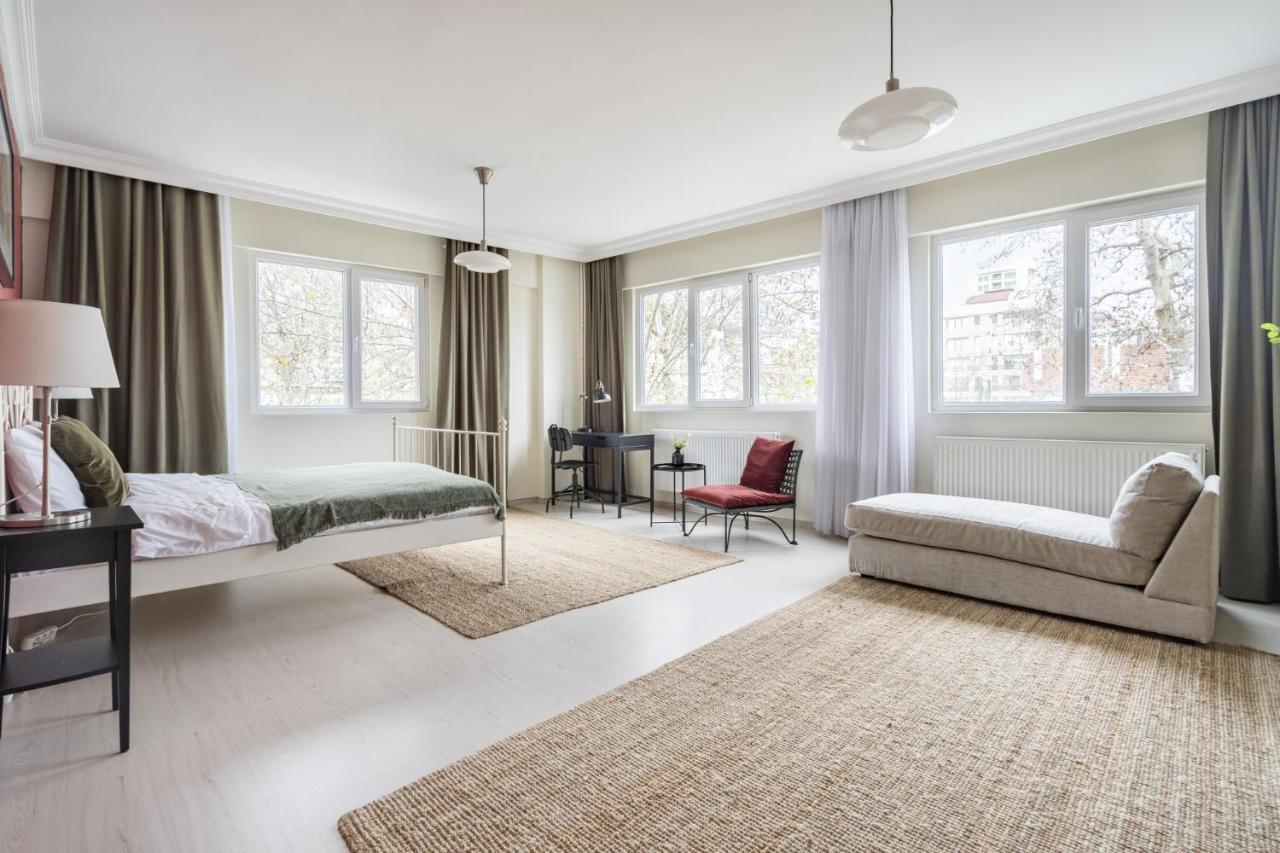 Apartment Modern Flat With Balcony On Bagdat Street *