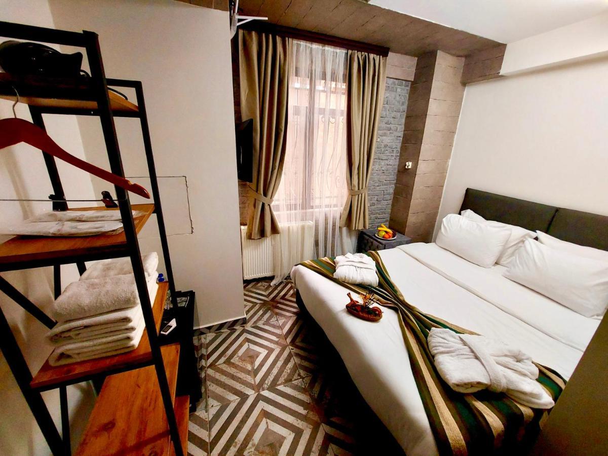 Hotel Mates Port *