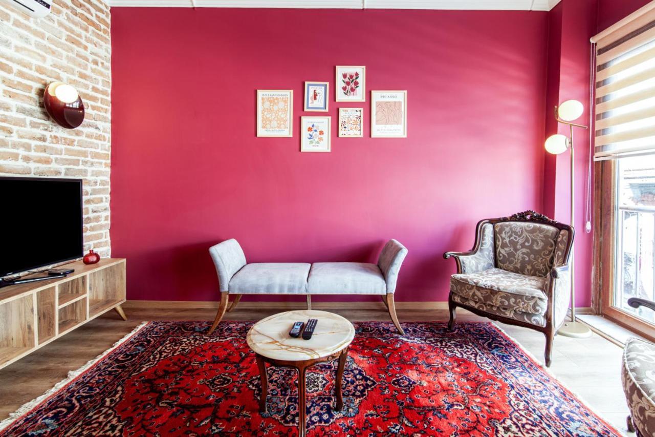 Charming Flat Near Kennedy Avenue In Fatih *