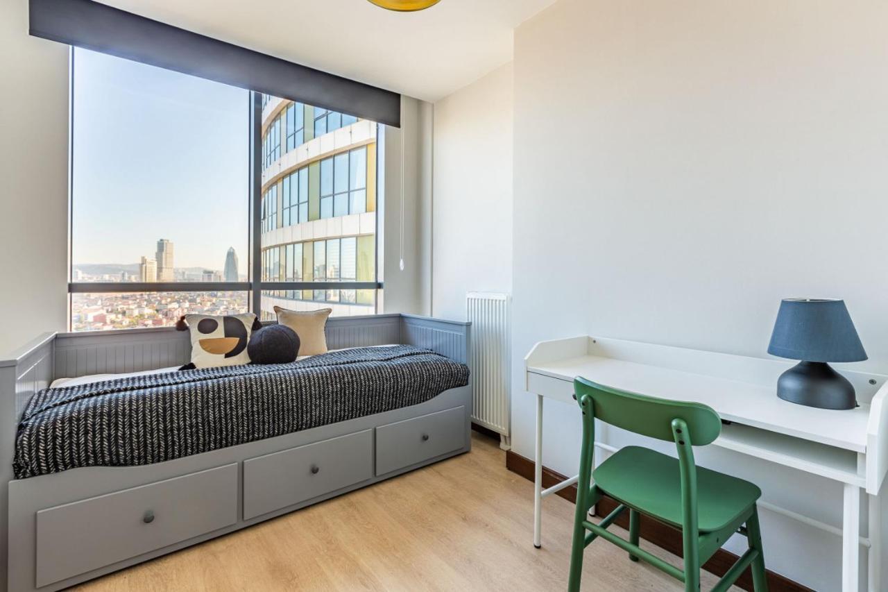 Daire Charming Flat With Gorgeous City View In Atasehir