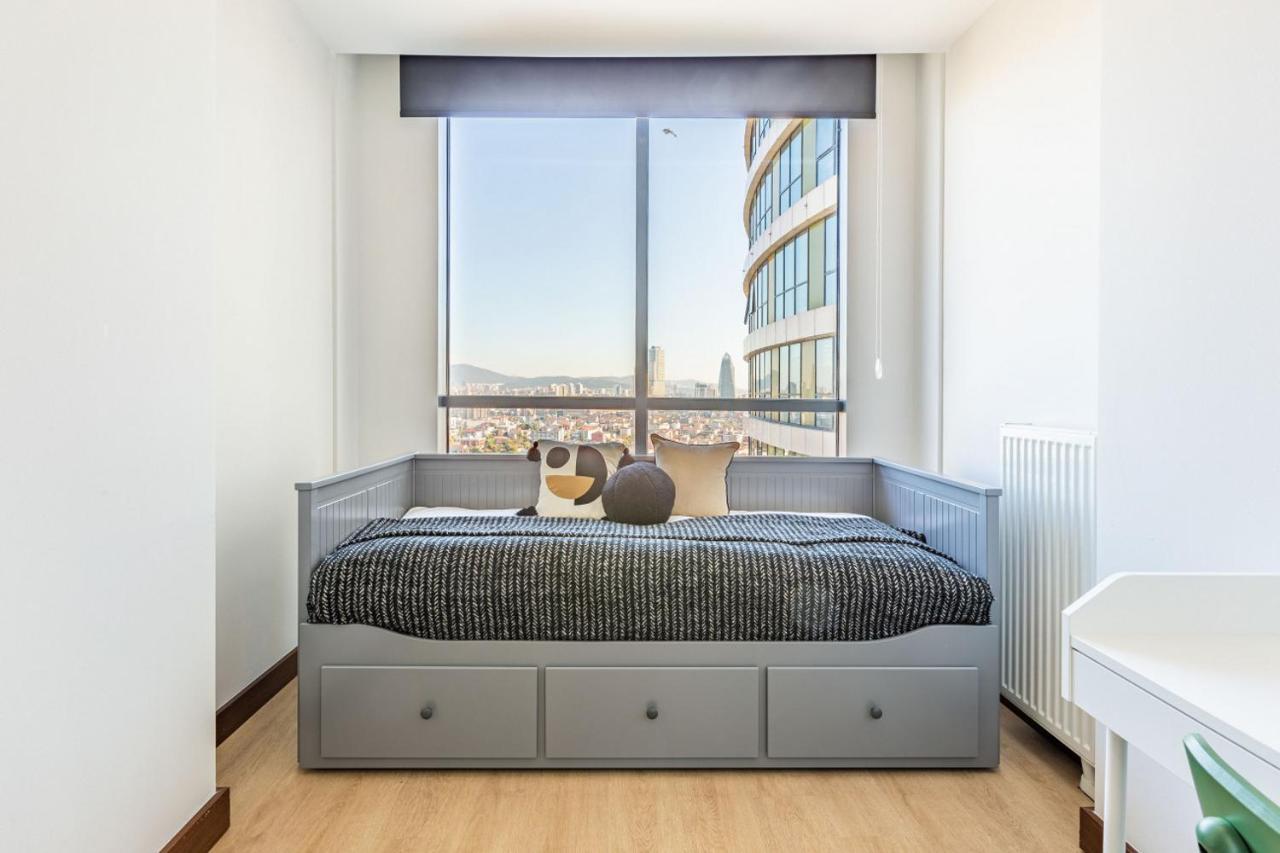Charming Flat With Gorgeous City View In Atasehir *
