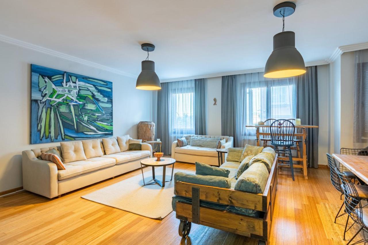 Delightful Flat With Bosphorus View In Kuzguncuk Apartamento