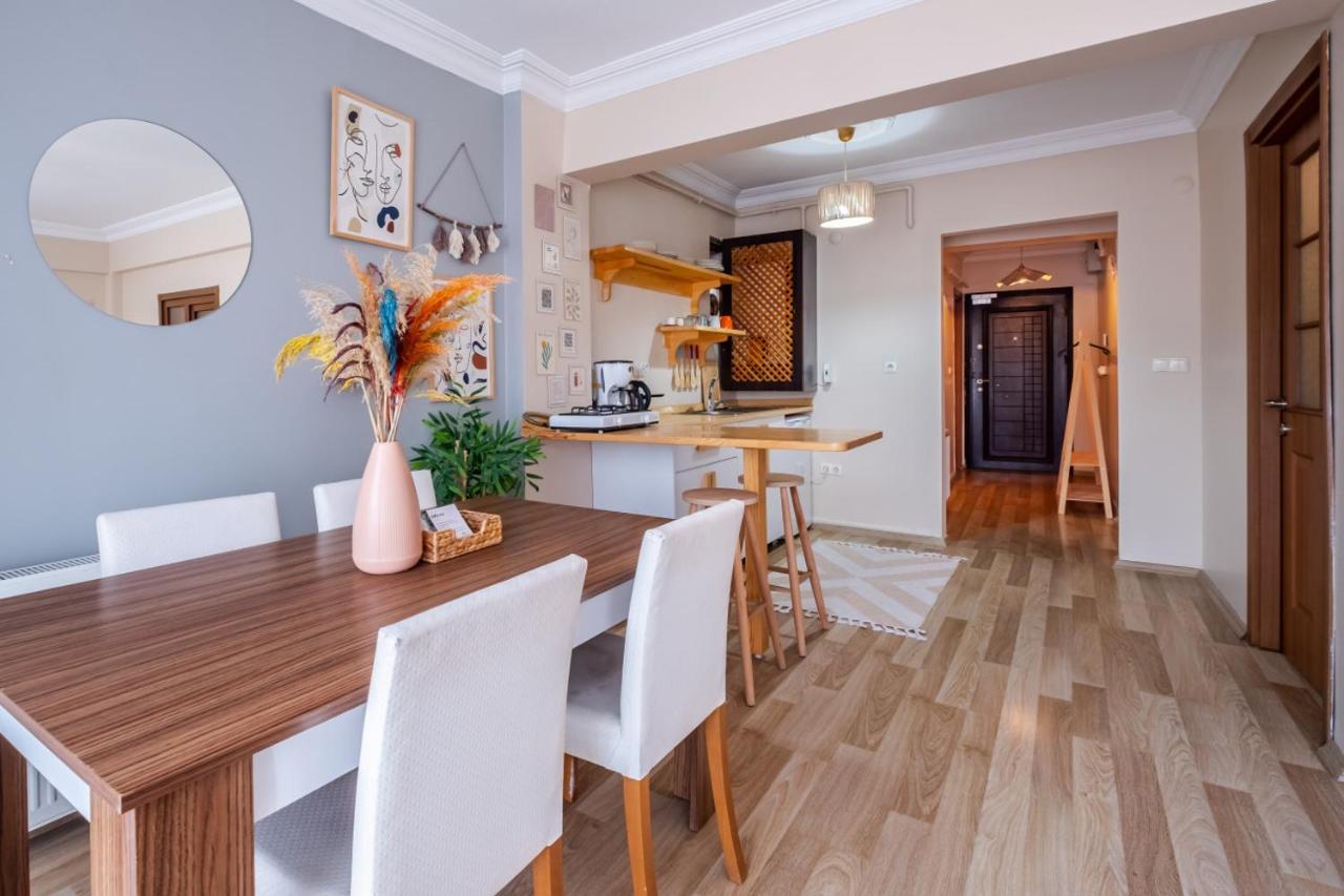 Colorful Modern Flat With View 5-min Walk To Istiklal Avenue In Beyoglu *