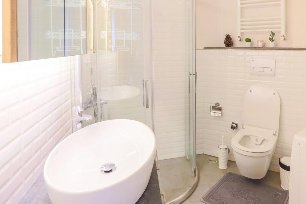 Charming Flat 500 M To Uskudar Ferry Station