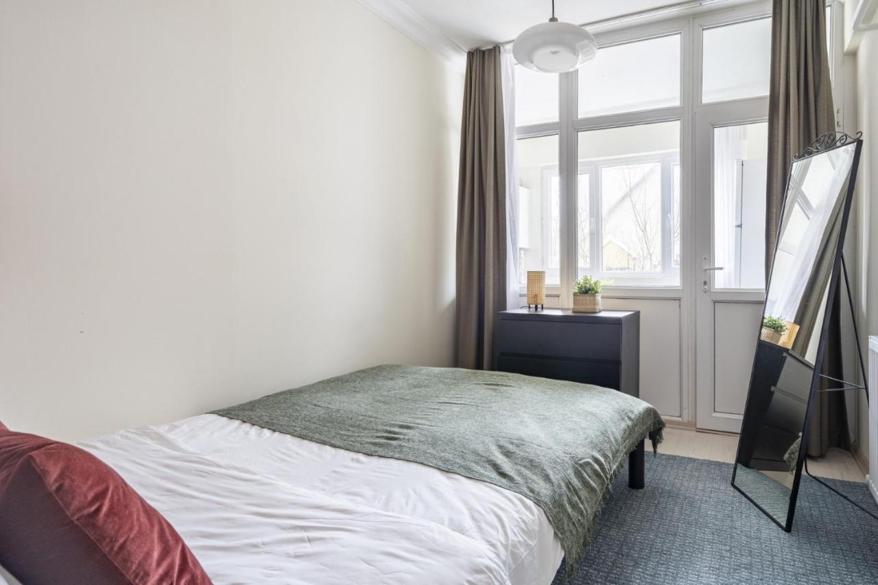 Modern Flat With Balcony On Bagdat Street Apartment