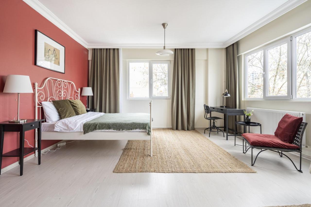 Modern Flat With Balcony On Bagdat Street Apartment
