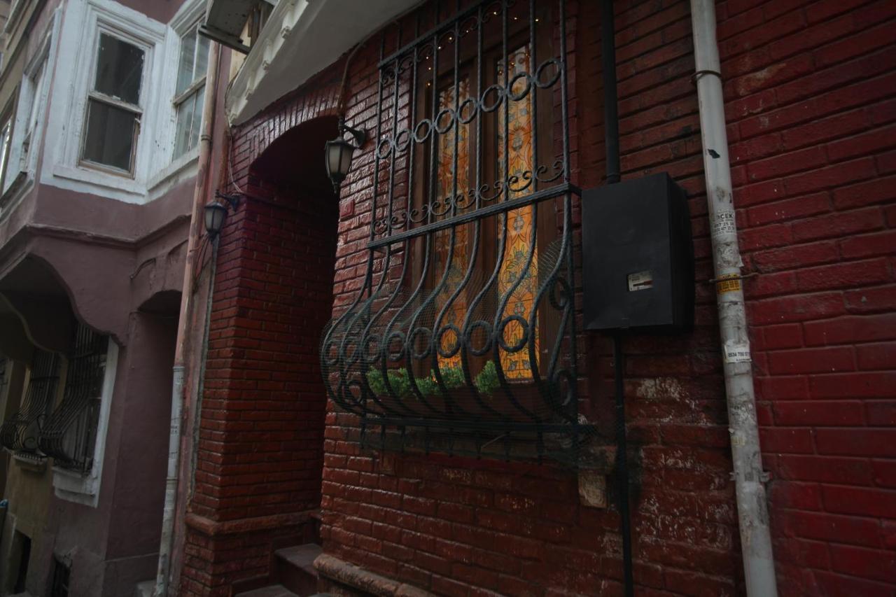Private In Heart Of Taksim Square 2