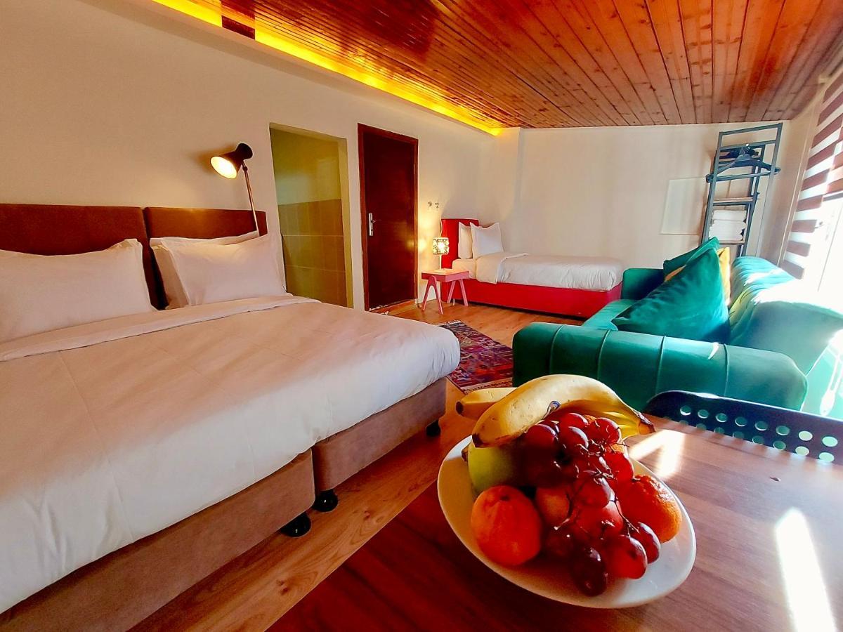 Hotel Mates Port