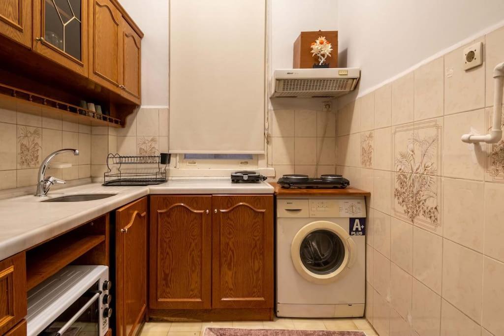 2br Historical & Spacious Apt. In Heart Of Taksim Istanbul
