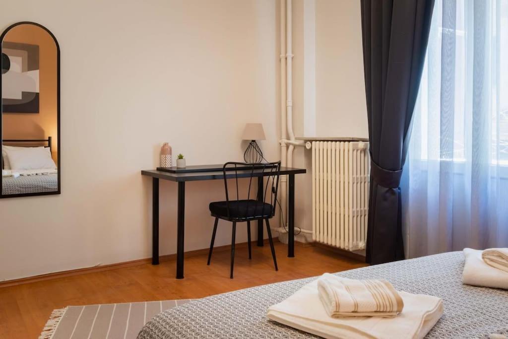 2br Historical & Spacious Apt. In Heart Of Taksim Apartment *