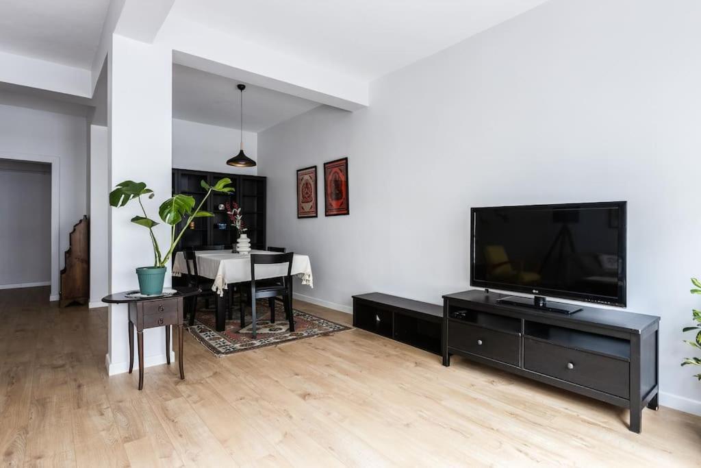 Spacious Apt W/ Amazing Location Daire İstanbul