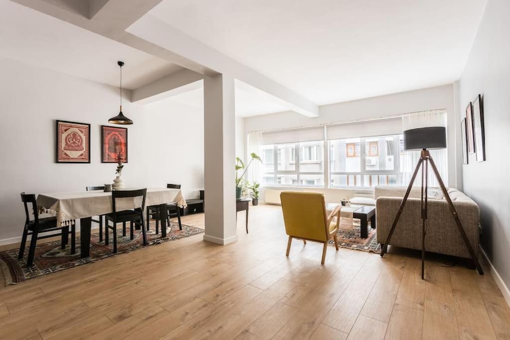 Spacious Apt W/ Amazing Location Daire İstanbul