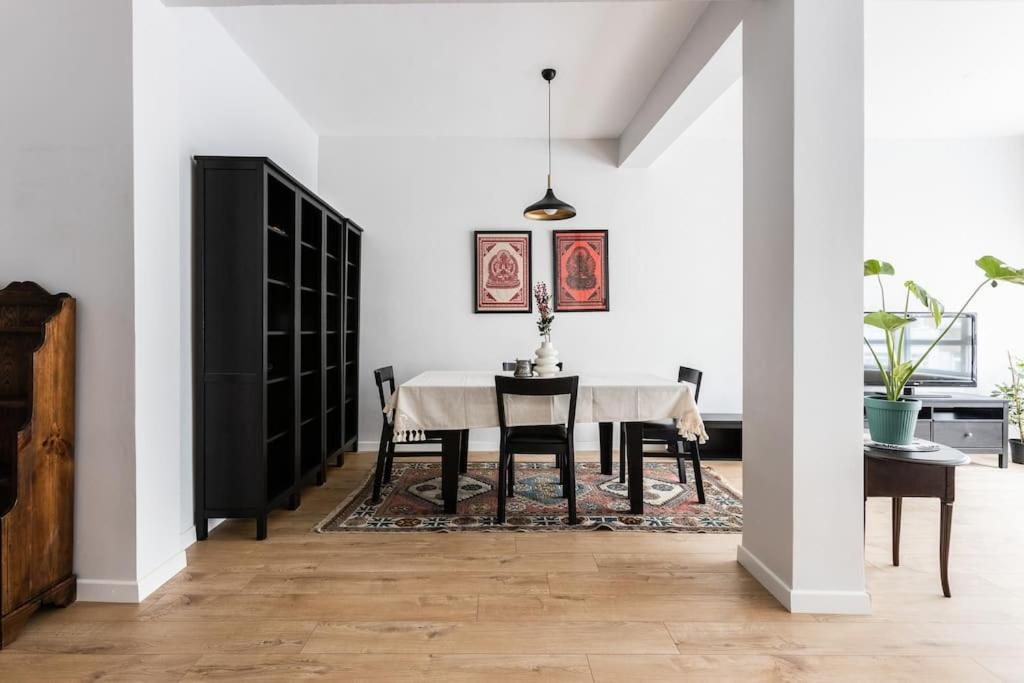 Spacious Apt W/ Amazing Location Daire İstanbul