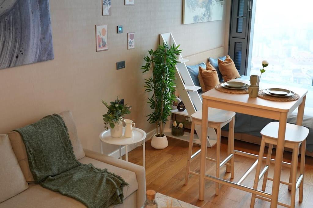 Apartment Highest Luxury Tower Skyland Studio *
