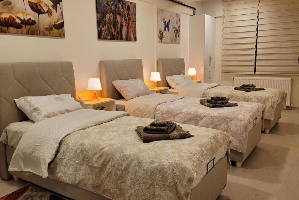 Apartment 1 Min To Metro, Cosy Flat For 8 Guests, 2nd Floor