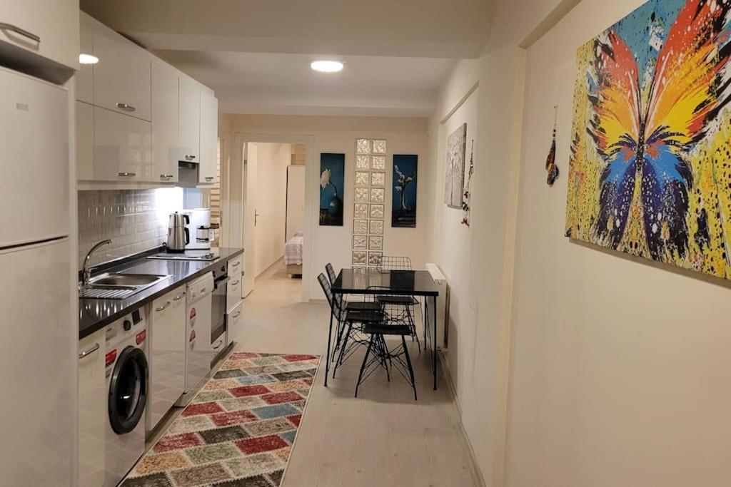 1 Min To Metro, Cosy Flat For 8 Guests, 2nd Floor