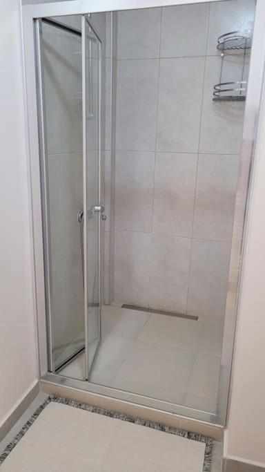 Apartment 1 Min To Metro, Cosy Flat For 8 Guests, 2nd Floor Istanbul