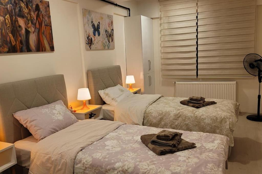 1 Min To Metro, Cosy Flat For 8 Guests, 2nd Floor Istanbul