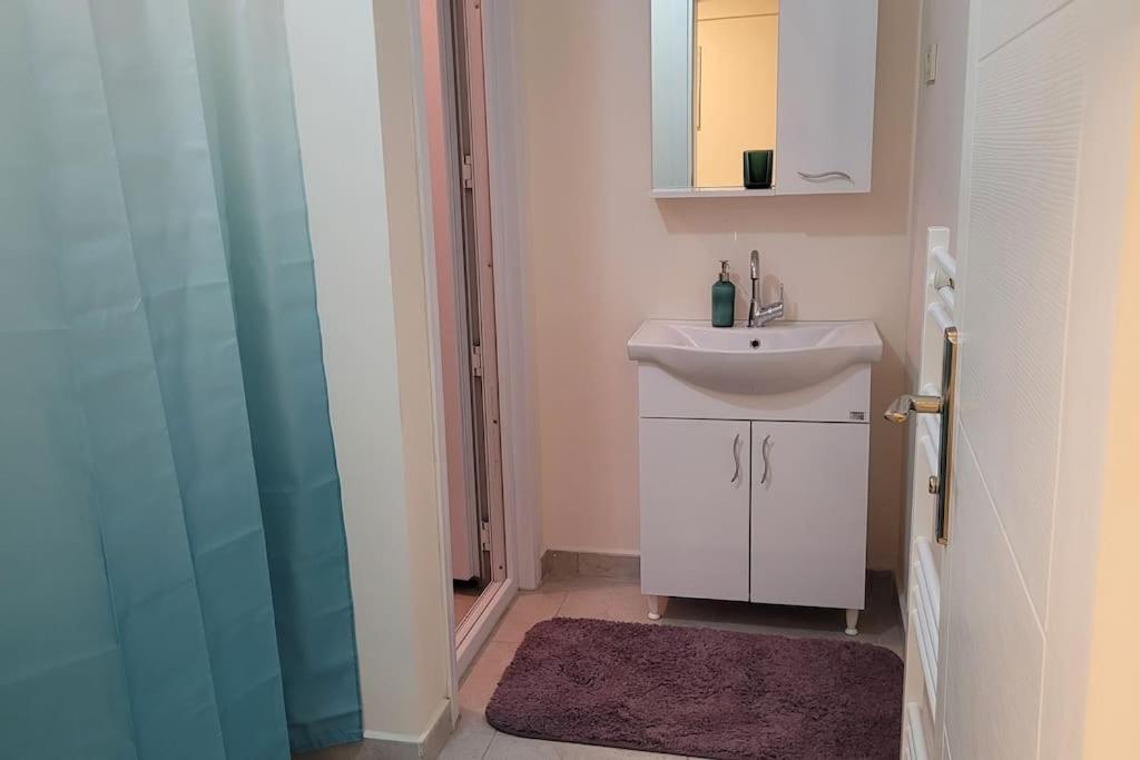 1 Min To Metro, Cosy Flat For 8 Guests, 2nd Floor *