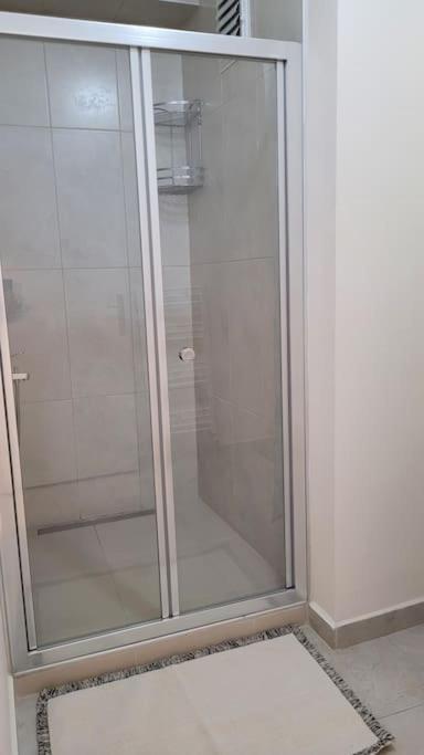 1 Min To Metro, Cosy Flat For 8 Guests, 2nd Floor Istanbul