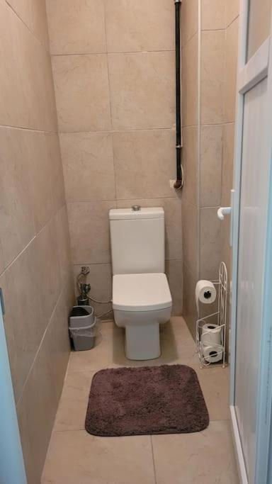 Apartment 1 Min To Metro, Cosy Flat For 8 Guests, 2nd Floor *
