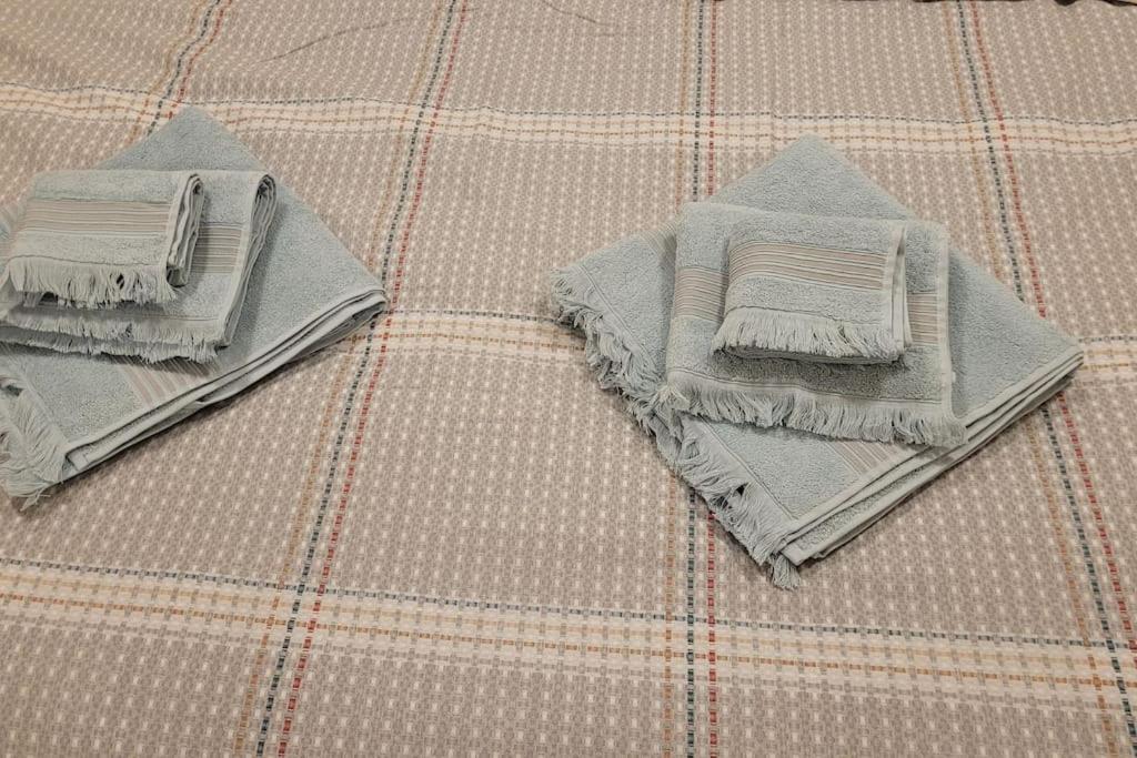 Apartment 1 Min To Metro, Cosy Flat For 8 Guests, 2nd Floor