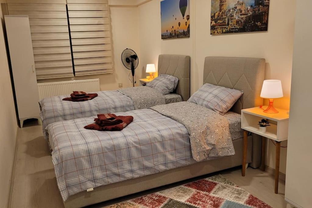 1 Min To Metro, Cosy Flat For 8 Guests, 2nd Floor * Istanbul