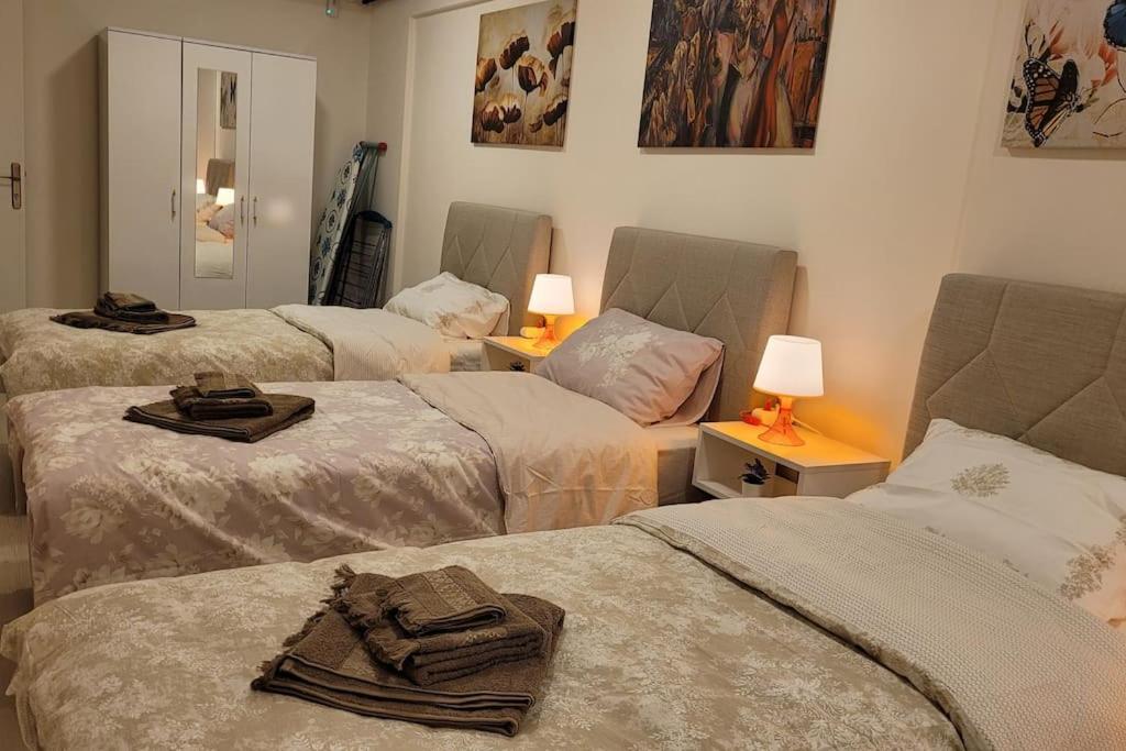 Apartment 1 Min To Metro, Cosy Flat For 8 Guests, 2nd Floor