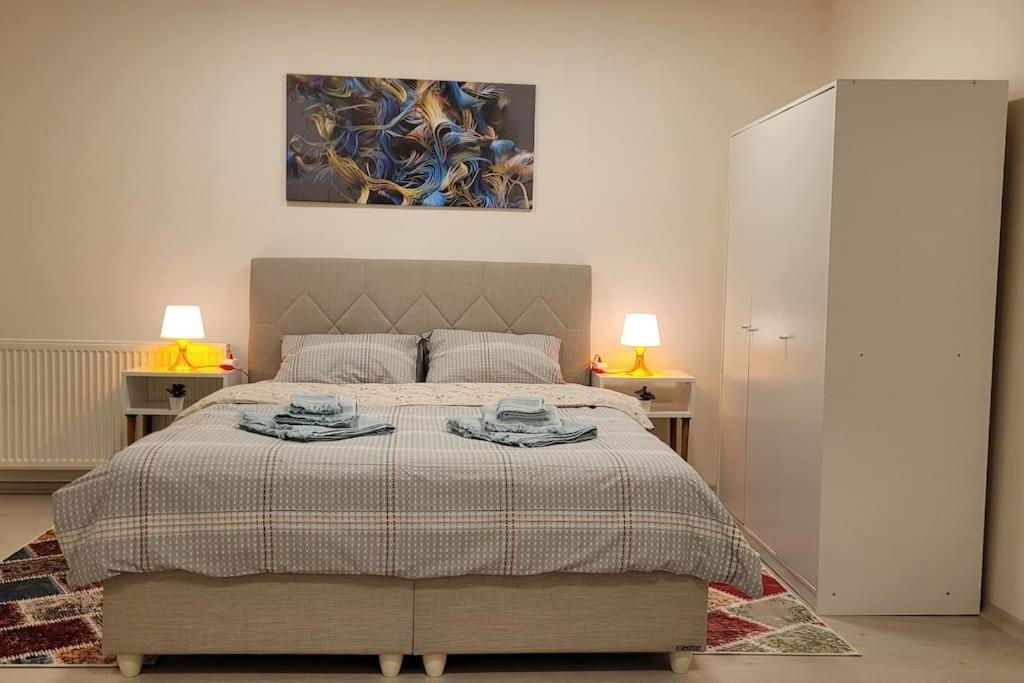 1 Min To Metro, Cosy Flat For 8 Guests, 2nd Floor *