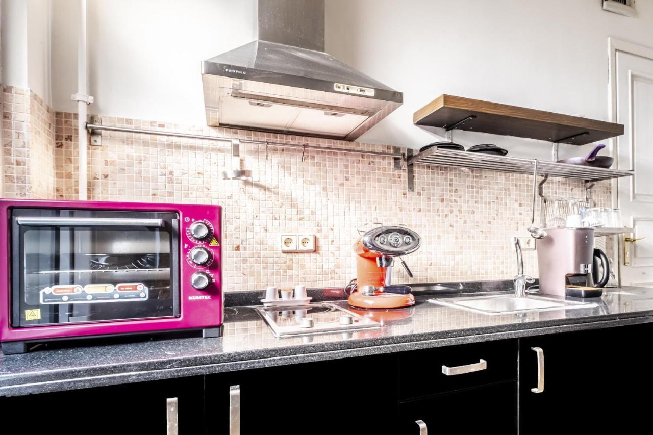Unique Flat With Excellent Location In Beyoglu Apartment