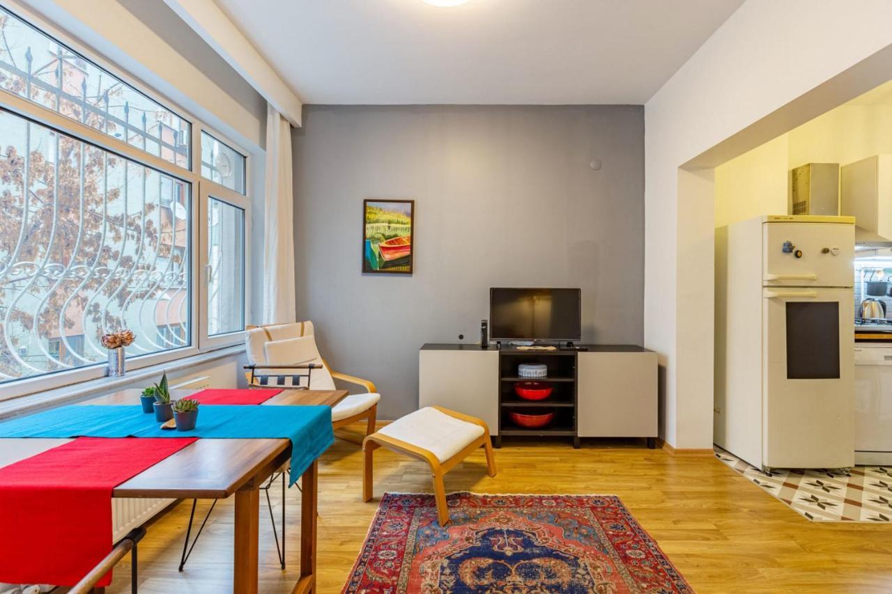Apartment Vibrant Flat In Cihangir With Location