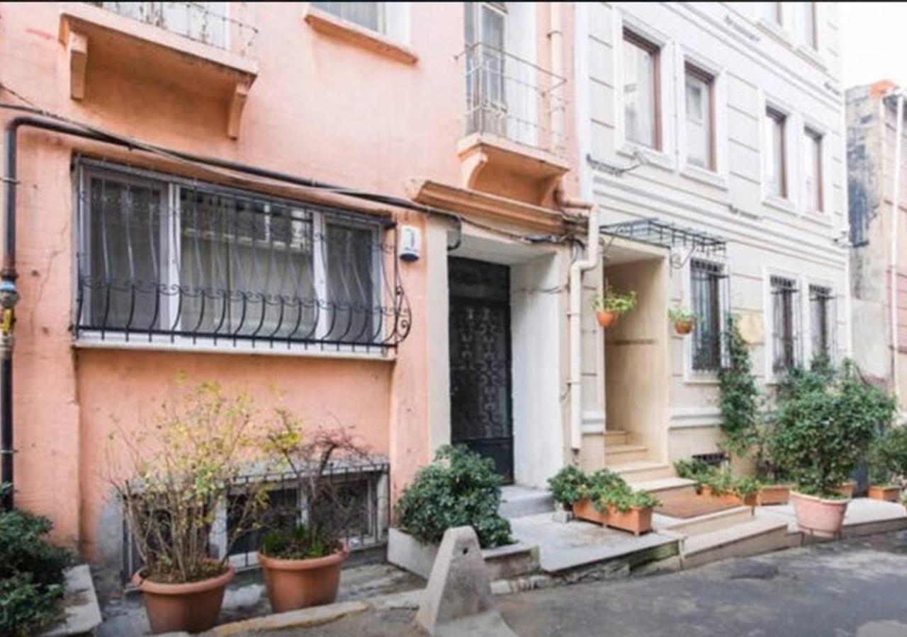Roya Taksim - Center Of The Apartment