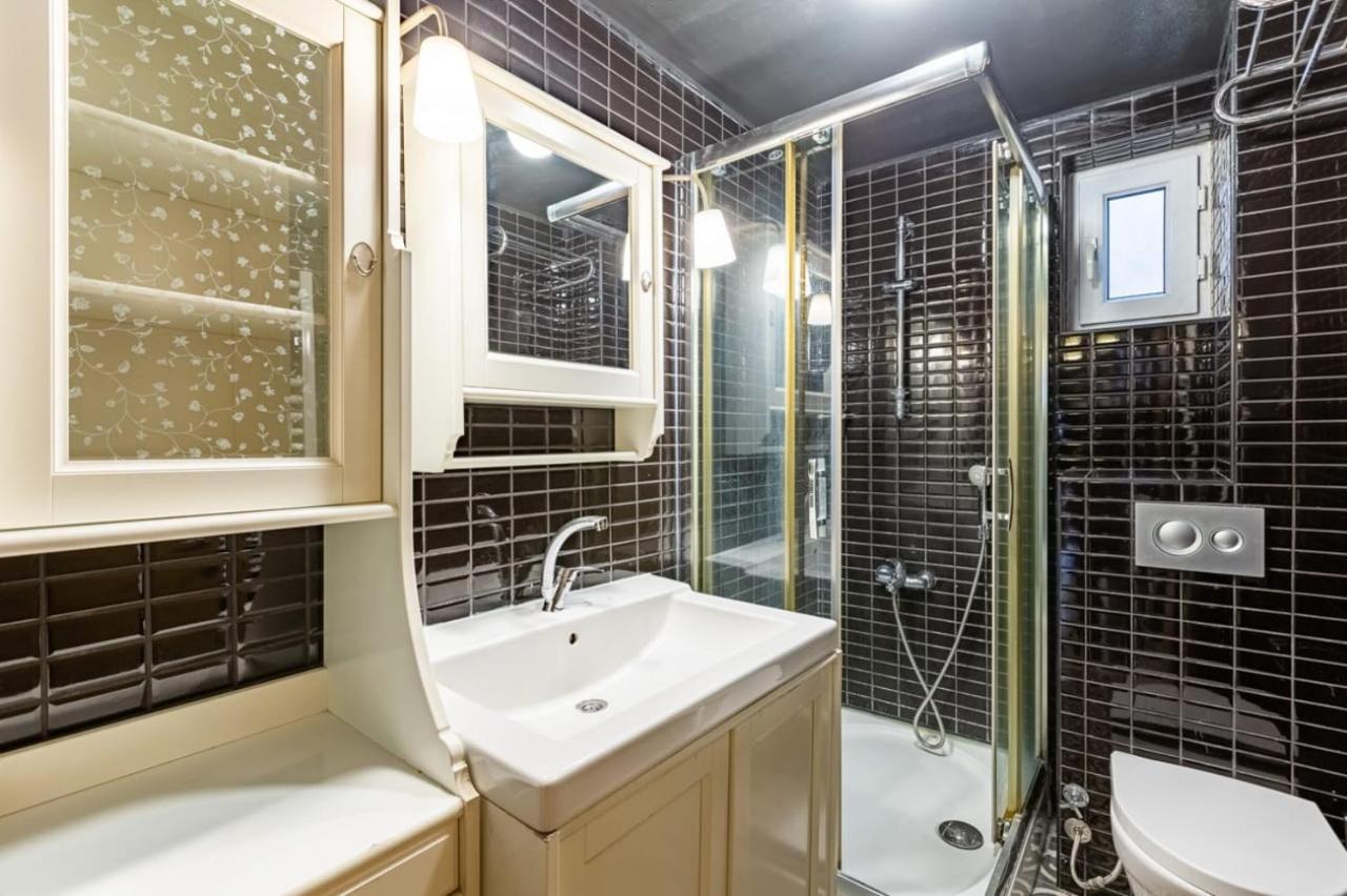 Cozy Flat With Outstanding Bosphorus View In Beyoglu *