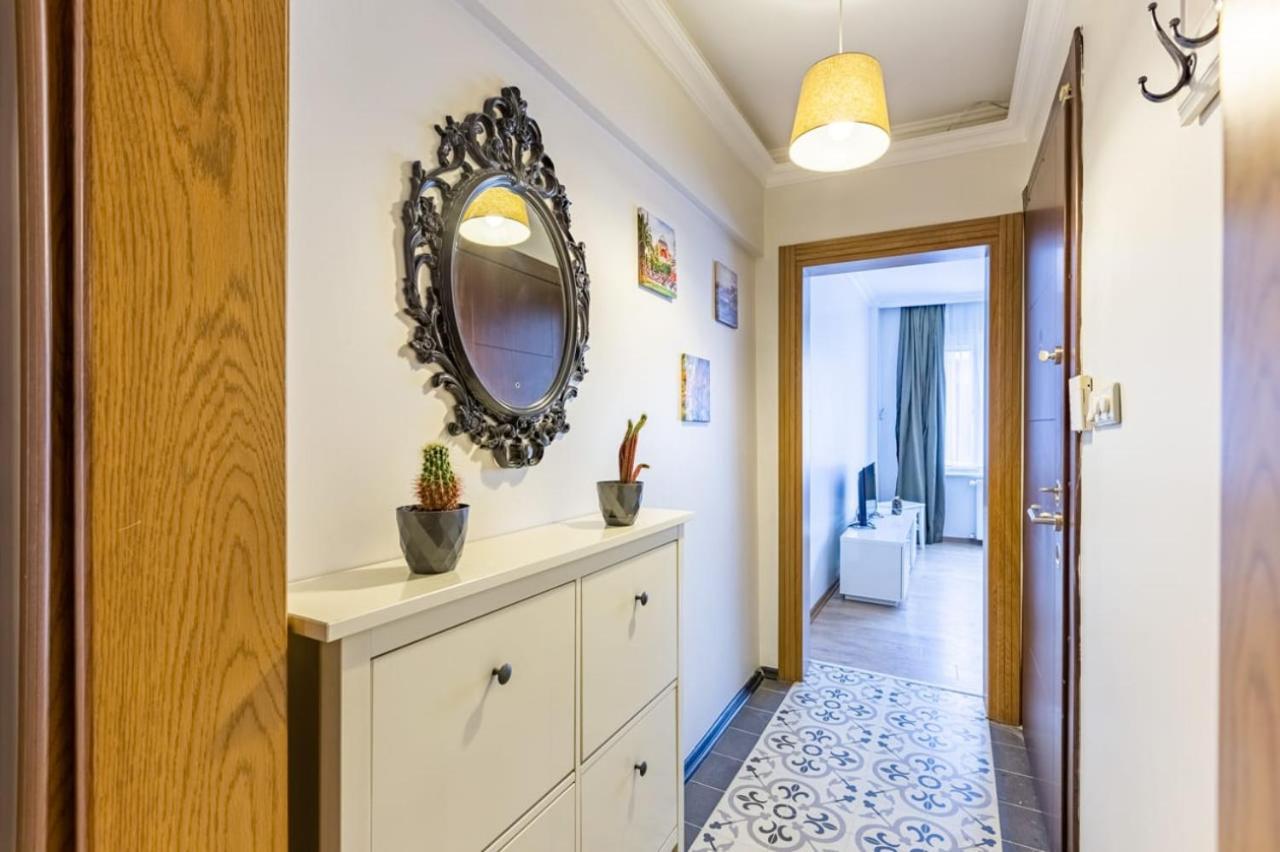 Cozy Flat With Outstanding Bosphorus View In Beyoglu Apartment